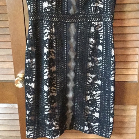 Black lace dress, size 12 Adrianna Papell. - Picture 3 of 7